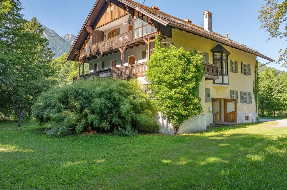 KITZIMMO-Historische Villa in idyllischer Lage kaufen - Immobilien Pinswang Tirol.