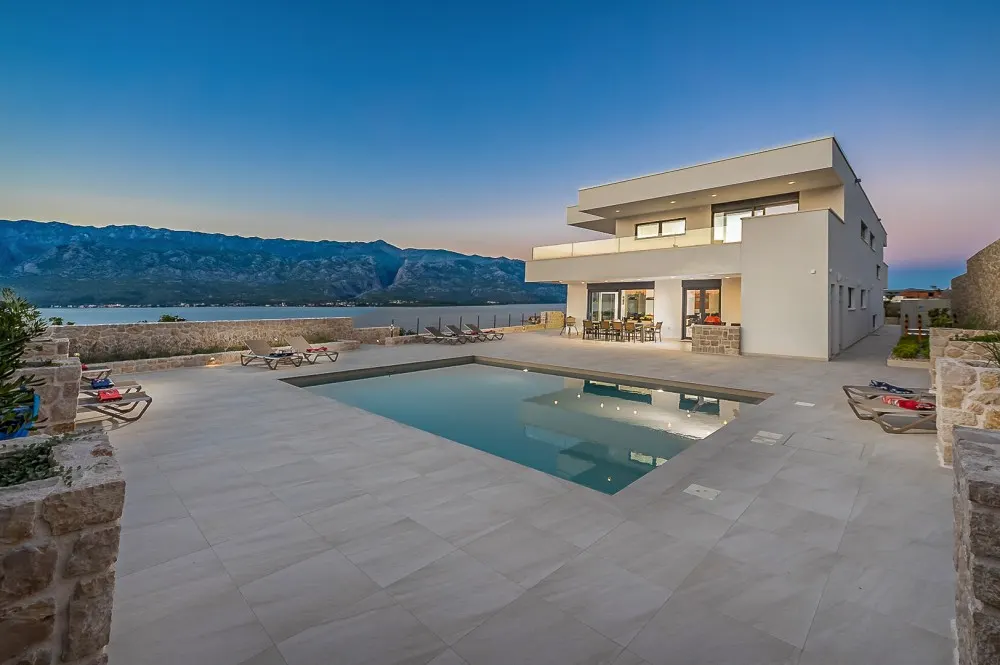 KITZIMMO-Luxusvilla in Toplage mit Meerblick kaufen - Immobilien Kroatien.