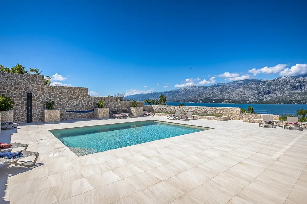 KITZIMMO-Luxusvilla in Toplage mit Meerblick kaufen - Immobilien Kroatien.