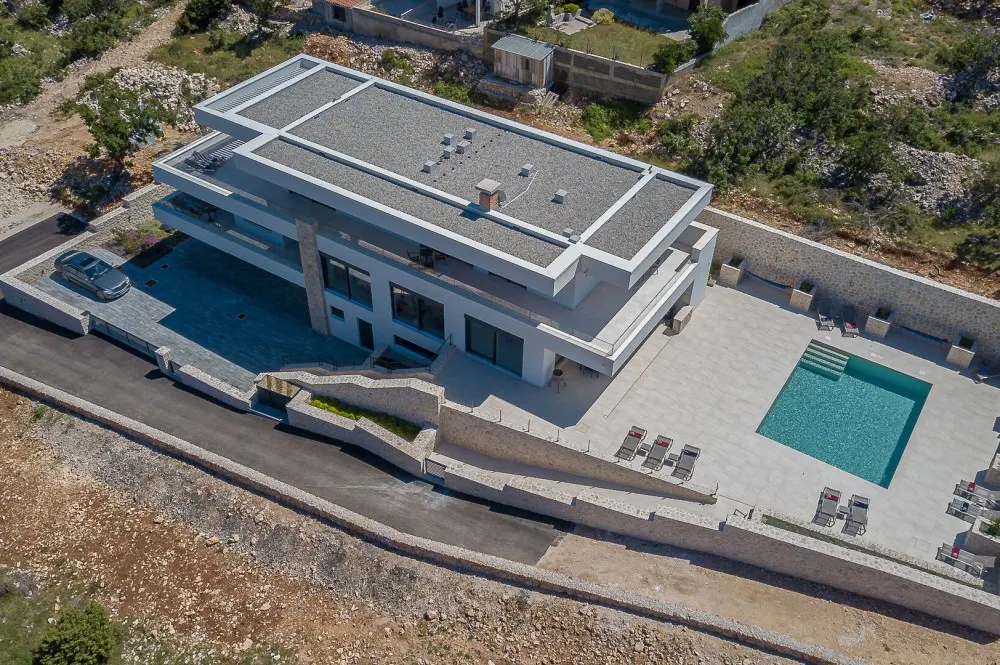 KITZIMMO-Luxusvilla in Toplage mit Meerblick kaufen - Immobilien Kroatien.