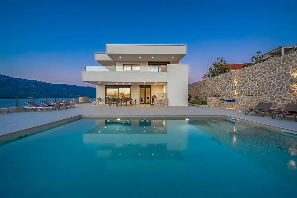 KITZIMMO-Luxusvilla in Toplage mit Meerblick kaufen - Immobilien Kroatien.