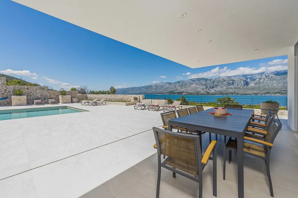 KITZIMMO-Luxusvilla in Toplage mit Meerblick kaufen - Immobilien Kroatien.