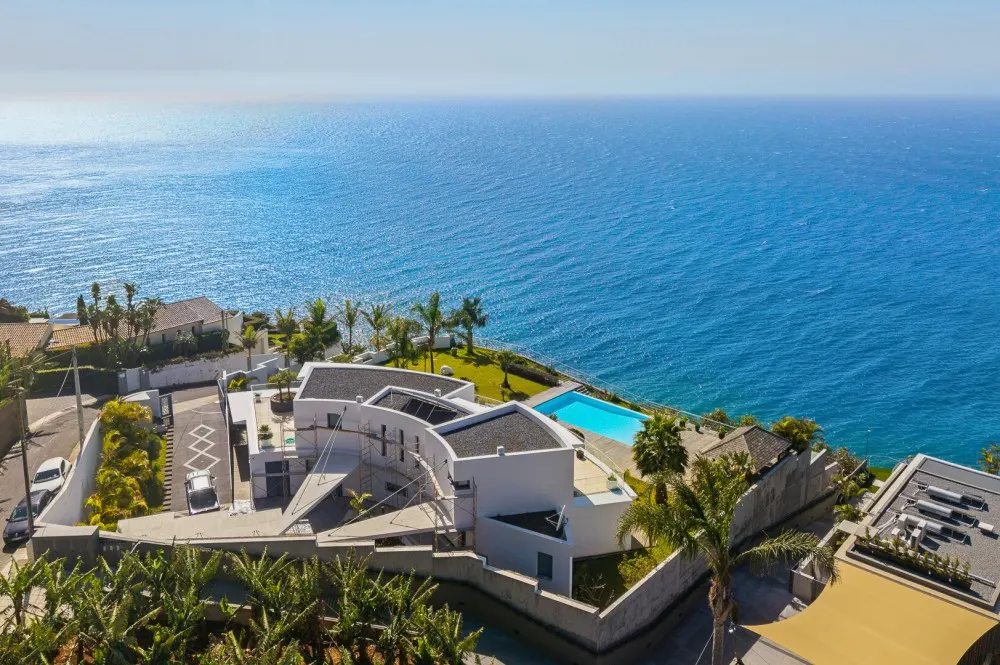 KITZIMMO-Luxusvilla in Madeira kaufen - KITZIMMO Immobilienmakler Kitzbühel.