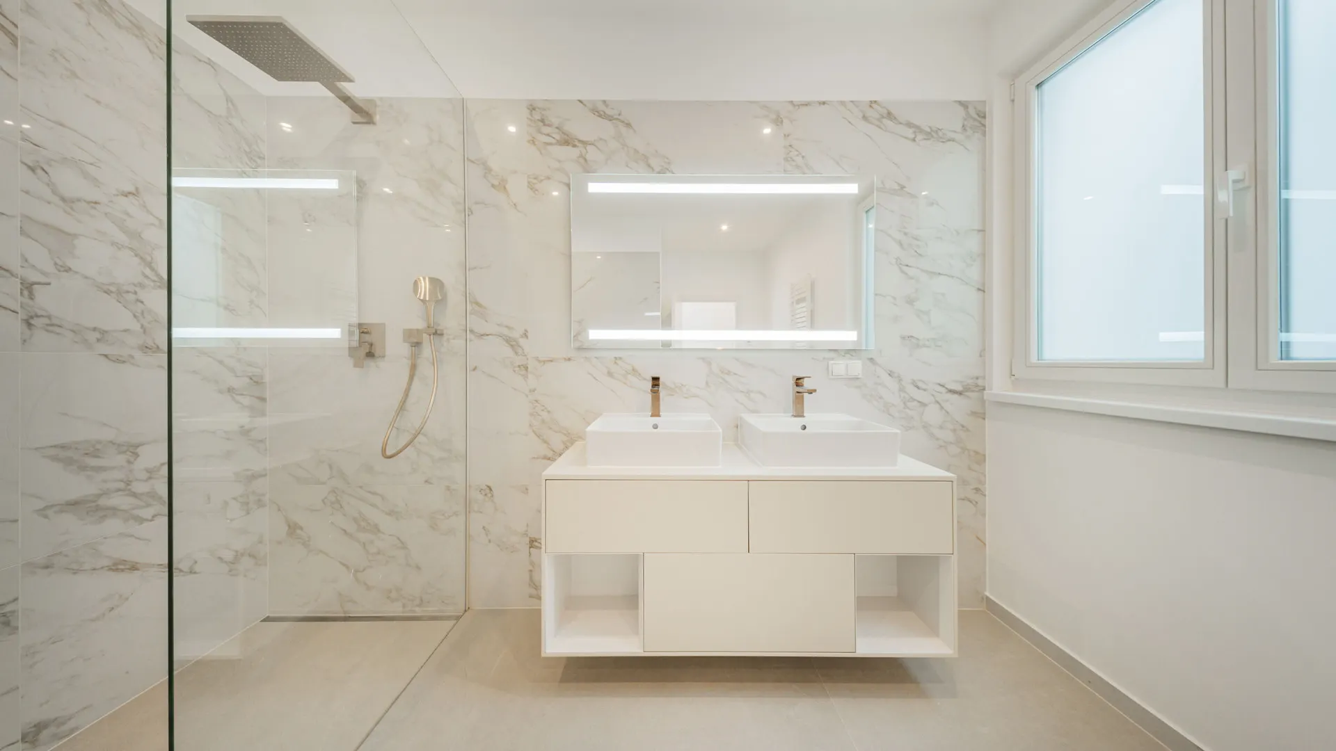 KITZIMMO-Luxus-Altbau-Penthouse in Toplage kaufen - Immobilien Wien.