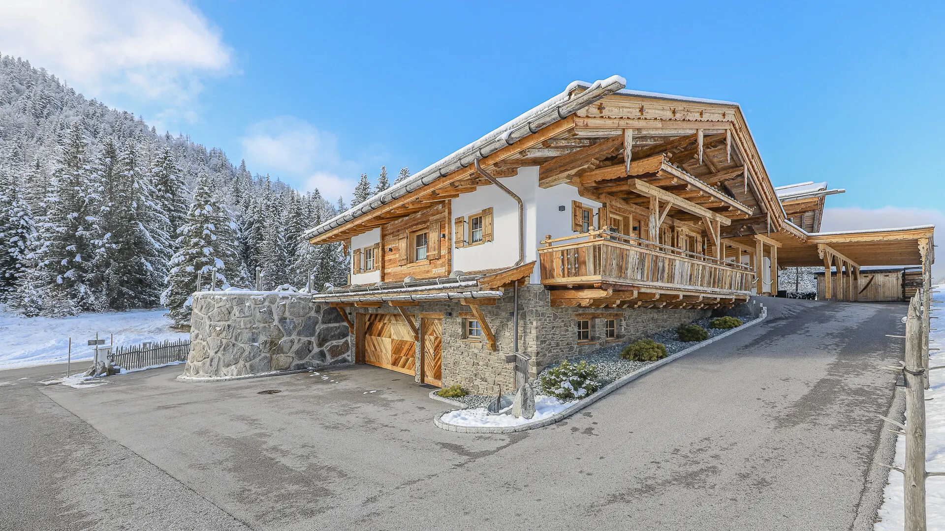 KITZIMMO-Zwei Luxuschalets mit Panoramablick in Top-Ruhelage kaufen - Immobilien Steinberg Tirol.