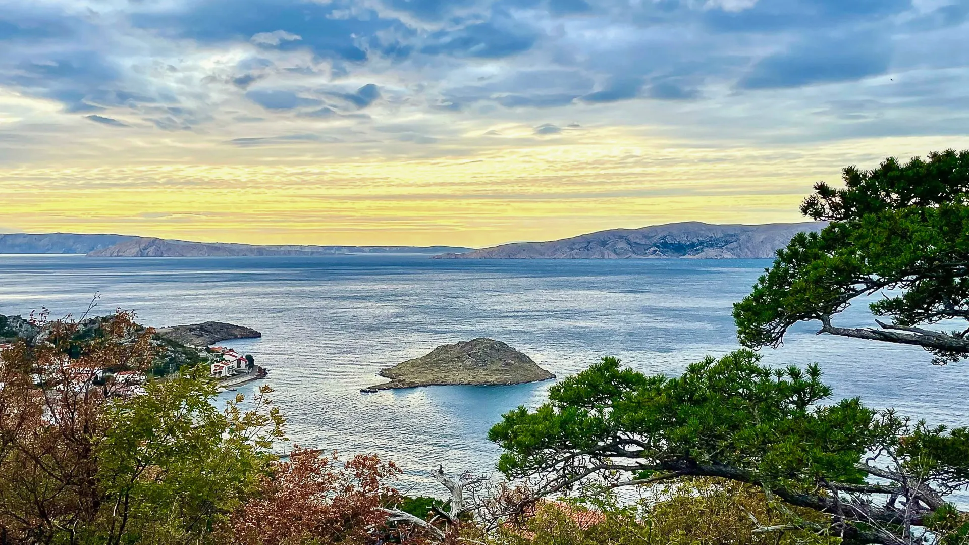 KITZIMMO-Grundstück mit Meerblick & Baugenehmigung für ein Apartmenthaus - Immobilien Kroatien.