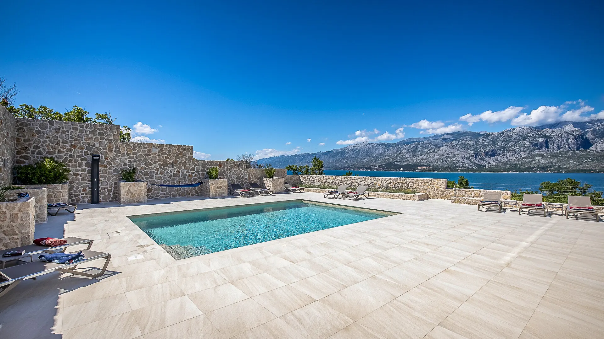 KITZIMMO-Luxusvilla in Toplage mit Meerblick kaufen - Immobilien Kroatien.