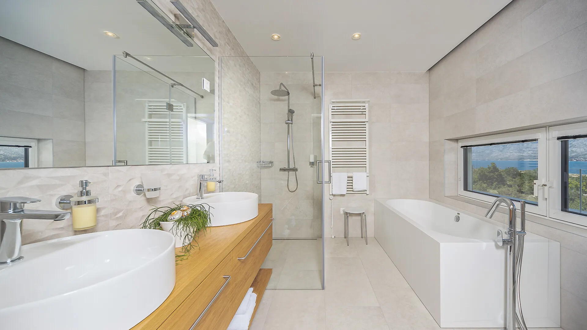 KITZIMMO-Luxusvilla in Toplage mit Meerblick kaufen - Immobilien Kroatien.