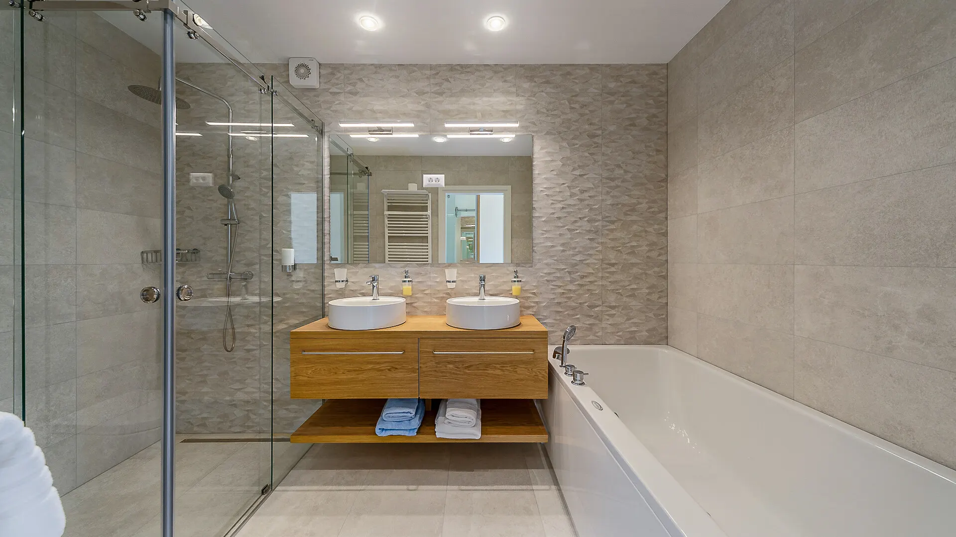 KITZIMMO-Luxusvilla in Toplage mit Meerblick kaufen - Immobilien Kroatien.