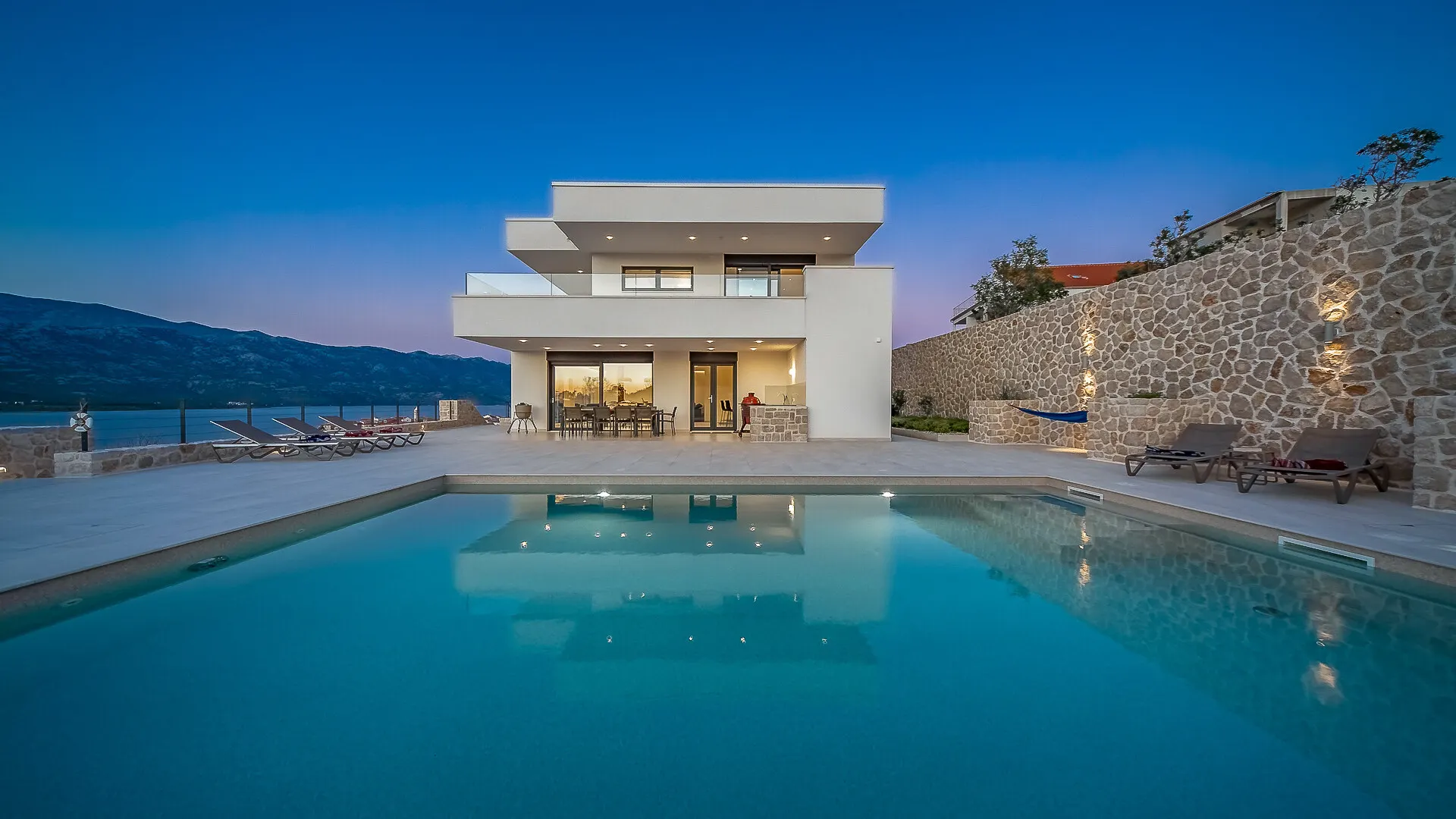 KITZIMMO-Luxusvilla in Toplage mit Meerblick kaufen - Immobilien Kroatien.