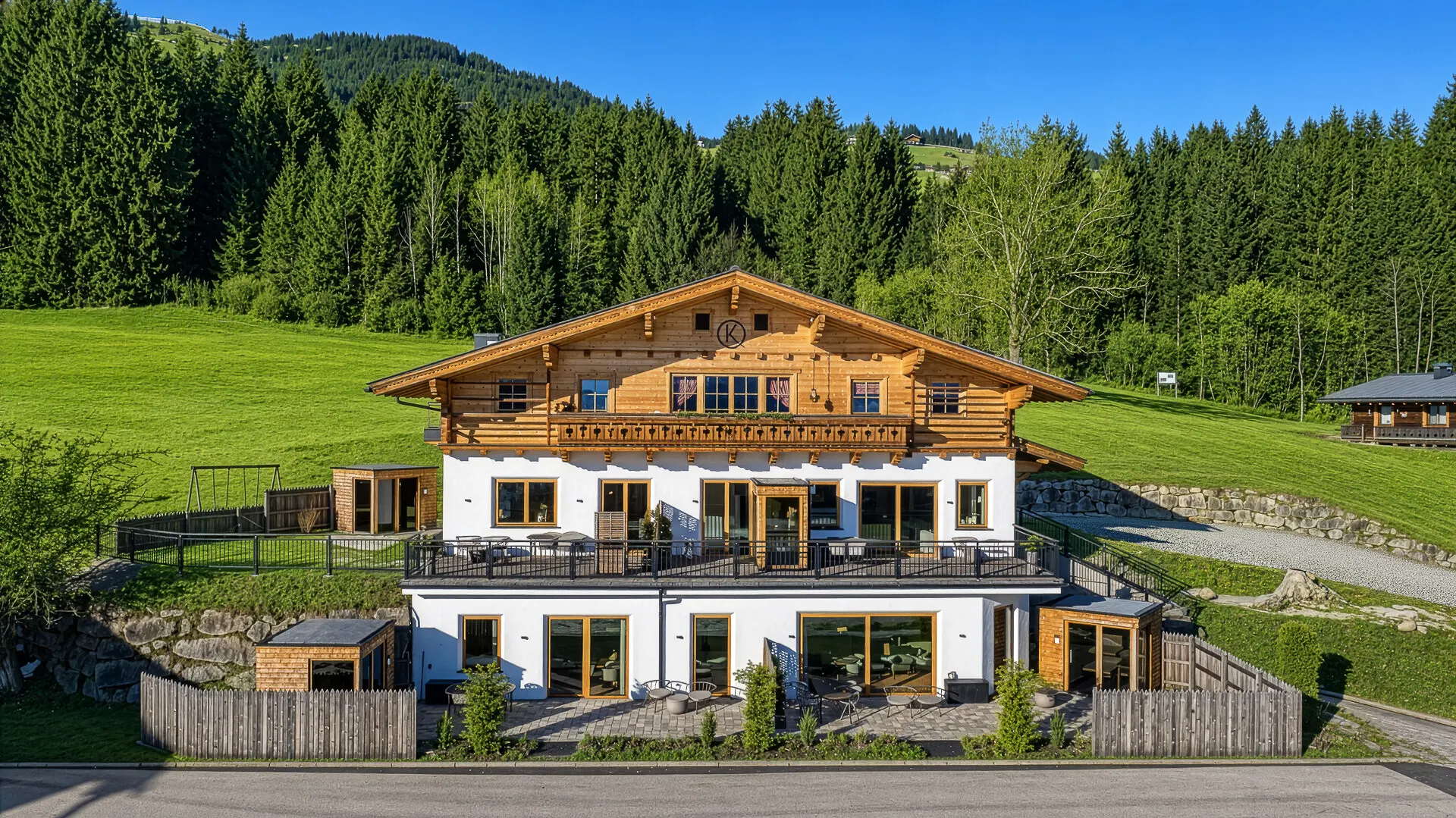 KITZIMMO-Luxus-Apartmenthaus in einzigartiger Top-Sonnenlage kaufen - Immobilien Hollersbach.